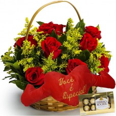 AC05-Cesta com 15 Rosas Vermelhas+Coração Você é Especial 65Lx30A +Chocolate 8un