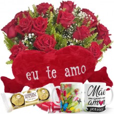 BPCC02-Buquê 12 Rosas Vermelhas+Chocolate 3un+Coração Grande "Eu Te Amo" 62x34+1Caneca "Mãe Como é Grande o meu amor"