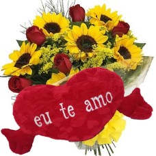 BP34-Buquê 8 Girassóis e 8 Rosas Vermelhas+Coração Grande "Eu Te Amo" 62X34